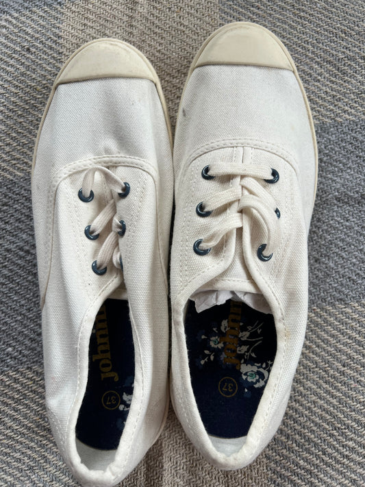 Johnnie B White Shoes